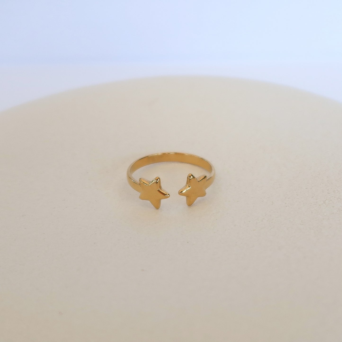 Ring mit Sternen