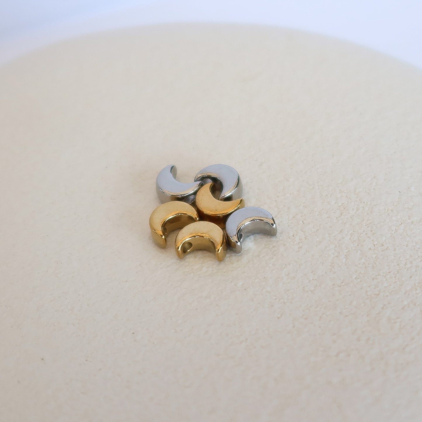 Mond Charm