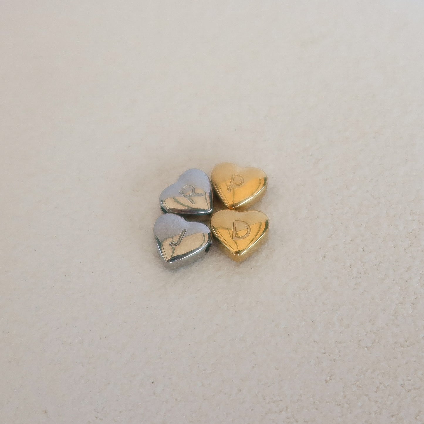 Buchstaben Charm Herzchen