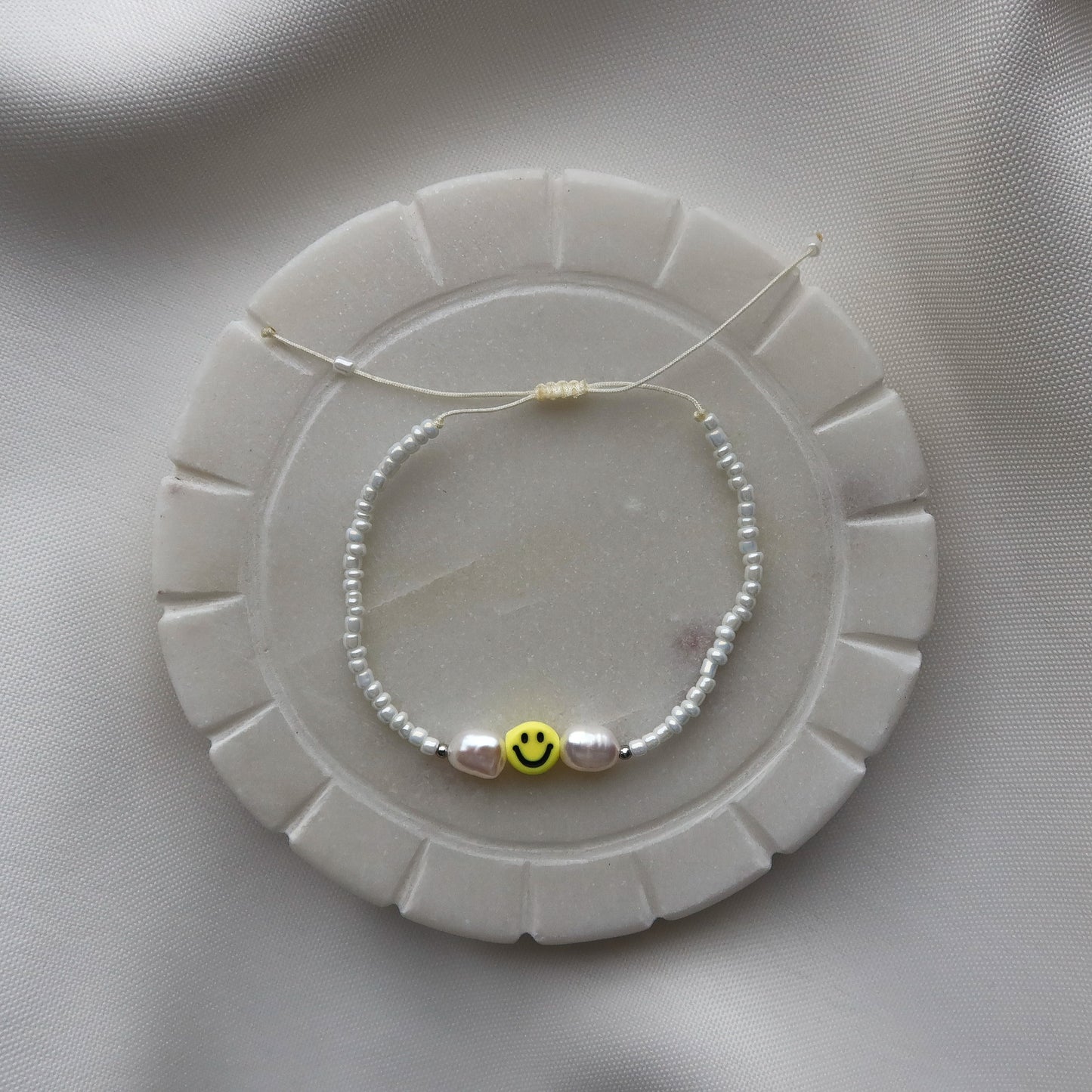 Armband mit Smiley und Süßwasserperlen