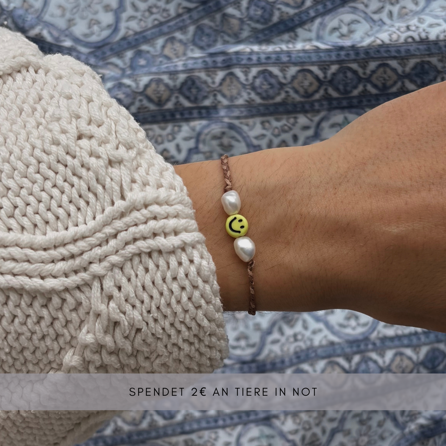 Geflochtenes Armband mit Smiley und Süßwasserperlen